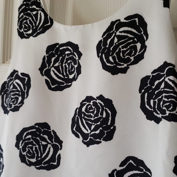 Cooper & Ella strappy rose stencil top - Picture 2 of 4